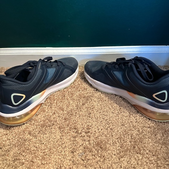 Fabletics sneakers size 7, navy with navy laces - Picture 4 of 5